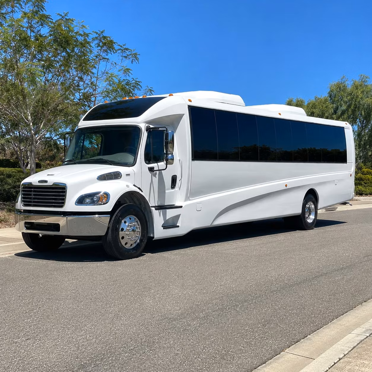 midland 28 passenger minibus rental
